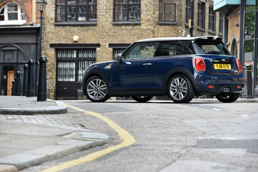  Mini Cooper S Seven 2016 года  (UK) (фото 8 из 30)